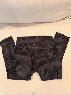 Lululemon High-Rise Align Camo Crop Leggings - Black/Grey